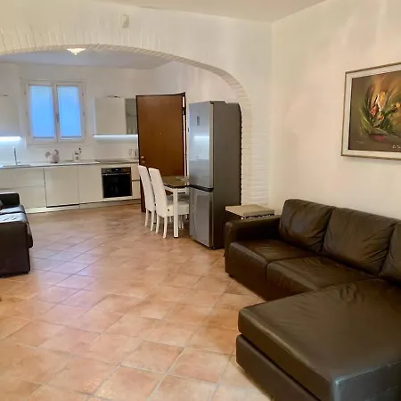In Villa, Garden And Netflix * Milano