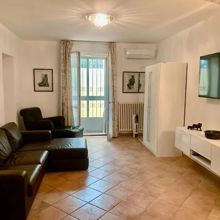 In Villa, Garden And Netflix * Milan